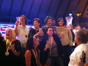 As vencedoras da categoria feminina: (ao fundo) Sylvia Figueira de Mello, Agota Mandelot, Heloísa Nogueira, Beto Barbosa, capitão da equipe, Isabella Vargas de Andrade, Leda Pain e Paula David